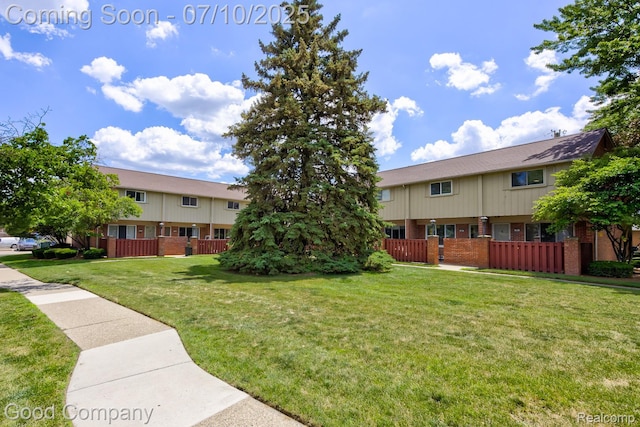 323 W Lincoln Ave, Royal Oak, MI 48067 - view of yard