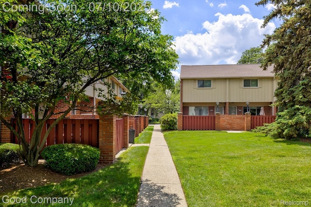 323 W Lincoln Ave, Royal Oak, MI 48067 - view of yard