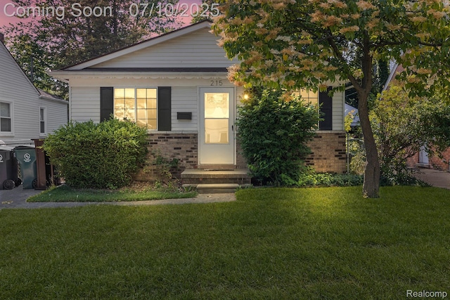 215 N Vermont Ave, Royal Oak, MI 48067 - view of front of house featuring brick siding and a front lawn