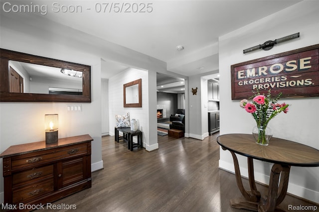 6907 W Knollwood Cir W, Bloomfield, MI 48322 - corridor featuring baseboards and dark wood-style flooring