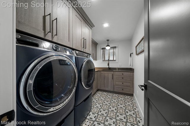 6907 W Knollwood Cir W, Bloomfield, MI 48322 - laundry area with cabinet space and washing machine and dryer