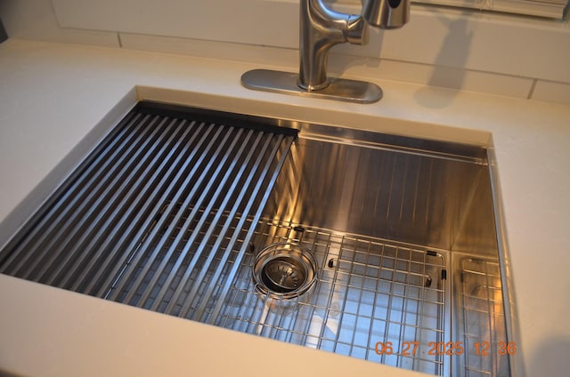 403 Hoover Ave, Benton Harbor, MI 49022 - detailed view of a sink