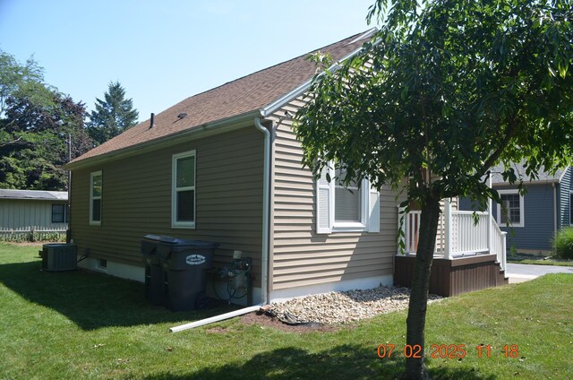403 Hoover Ave, Benton Harbor, MI 49022 - view of side of property featuring a yard