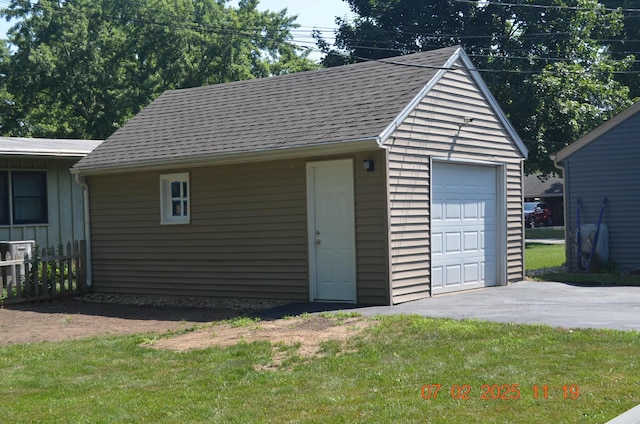 403 Hoover Ave, Benton Harbor, MI 49022 - detached garage with asphalt driveway
