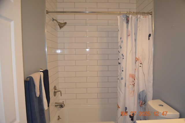 403 Hoover Ave, Benton Harbor, MI 49022 - full bath featuring shower / bath combo with shower curtain and toilet