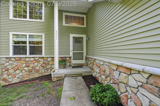 4577 Oaklawn Dr, Pinckney, MI 48169 - entrance to property featuring stone siding