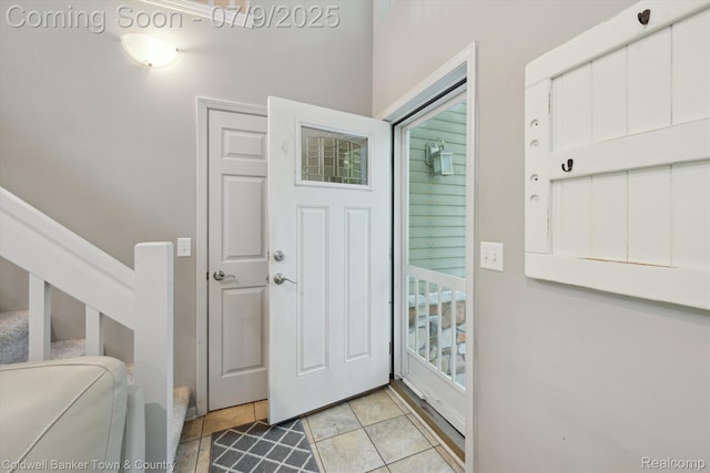 4577 Oaklawn Dr, Pinckney, MI 48169 - entrance foyer with stairway