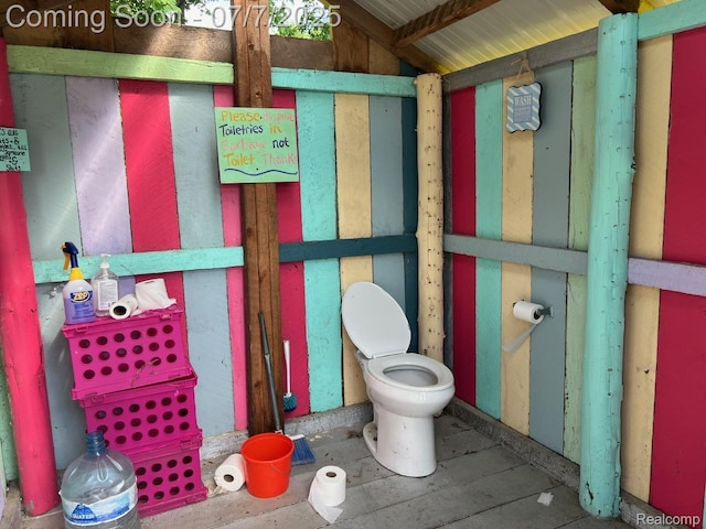 3500 Schlaud Rd, North Branch, MI 48461 - bathroom featuring vaulted ceiling and toilet