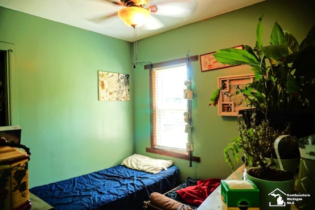 5985 Shady Ln, Newport, MI 48166 - bedroom featuring ceiling fan