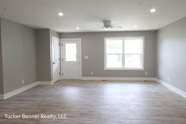 518 S Sullivan Ave, Fremont, MI 49412 - foyer featuring wood finished floors, recessed lighting, and ceiling fan