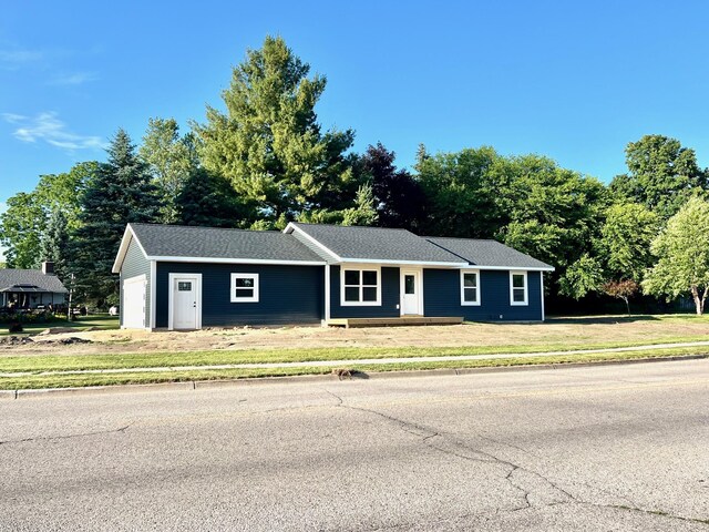 518 S Sullivan Ave, Fremont, MI 49412 - ranch-style house featuring an attached garage