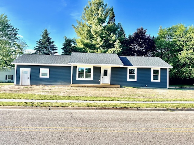518 S Sullivan Ave, Fremont, MI 49412 - ranch-style house with a front yard