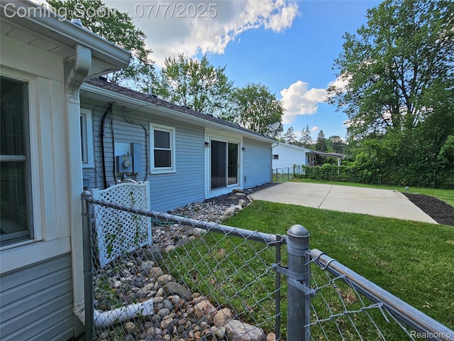 53120 Odilon Ave, Shelby Twp, MI 48316 - view of yard featuring a patio area