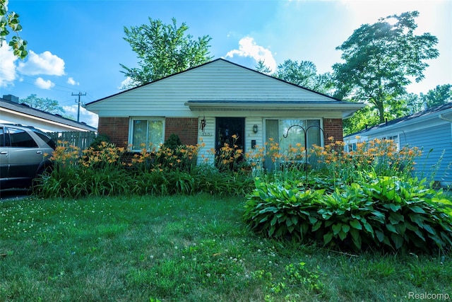 4315 Algonquin St, Detroit, MI 48215 - bungalow-style house with brick siding and a front yard