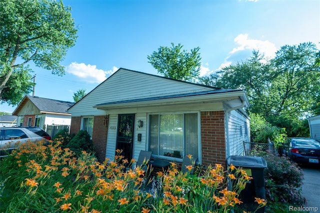 4315 Algonquin St, Detroit, MI 48215 - bungalow featuring brick siding