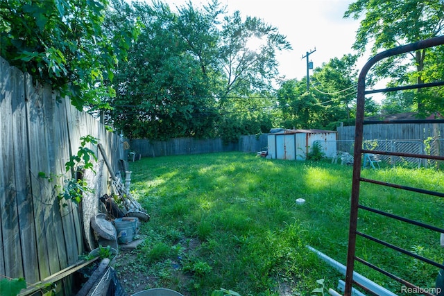 4315 Algonquin St, Detroit, MI 48215 - fenced backyard with a storage unit