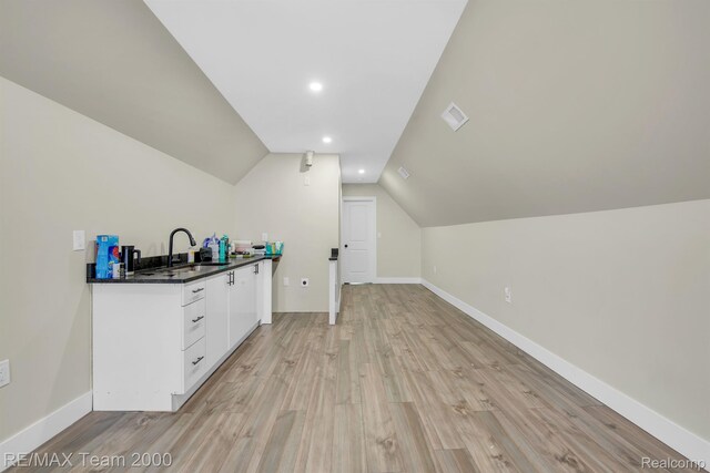 616 Englewood St, Detroit, MI 48202 - photo 32