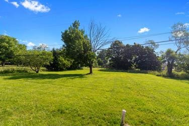 6750 Walters Rd, Clarkston, MI 48346 - view of green lawn