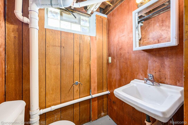 18661 Stoepel St, Detroit, MI 48221 - bathroom with toilet and a sink