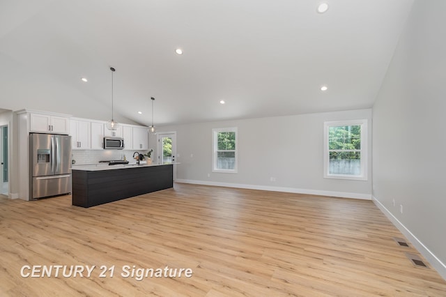10464 Laurel Woods Pl, Freeland, MI 48623 - kitchen featuring stainless steel appliances, white cabinetry, a kitchen island with sink, light countertops, and light wood-type flooring