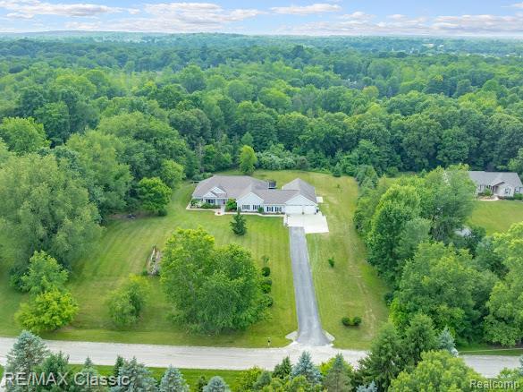 1318 Gray Haven Ln, Brighton, MI 48114 - photo 1
