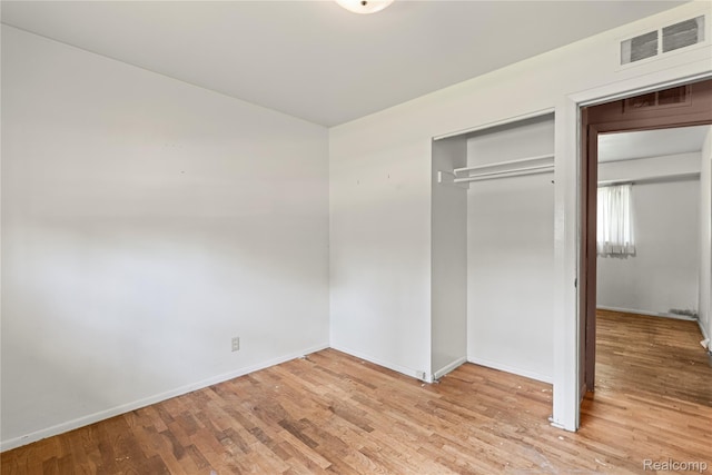 5428 Farmhill Rd, Flint, MI 48505 - unfurnished bedroom featuring light wood finished floors and a closet