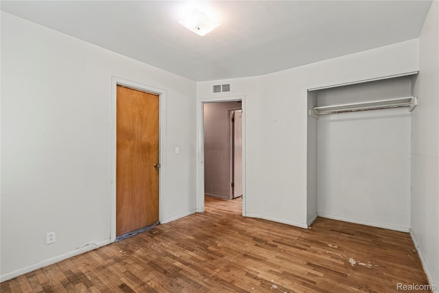 5428 Farmhill Rd, Flint, MI 48505 - unfurnished bedroom with wood finished floors and a closet