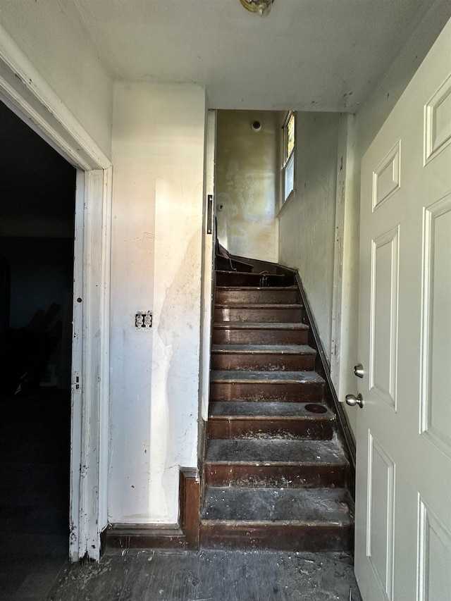 15043 Holmur St, Detroit, MI 48238 - view of staircase