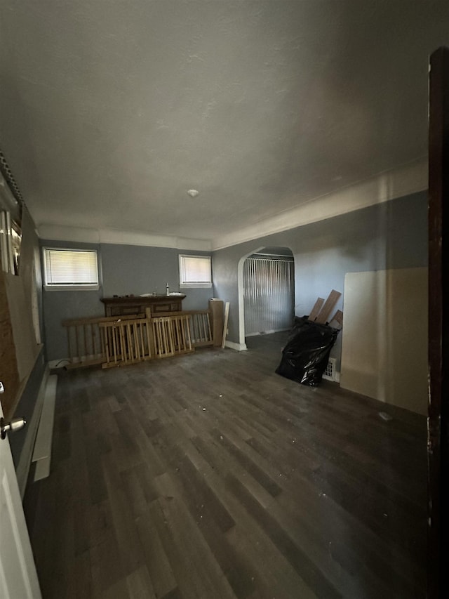 15043 Holmur St, Detroit, MI 48238 - living area featuring arched walkways and wood finished floors
