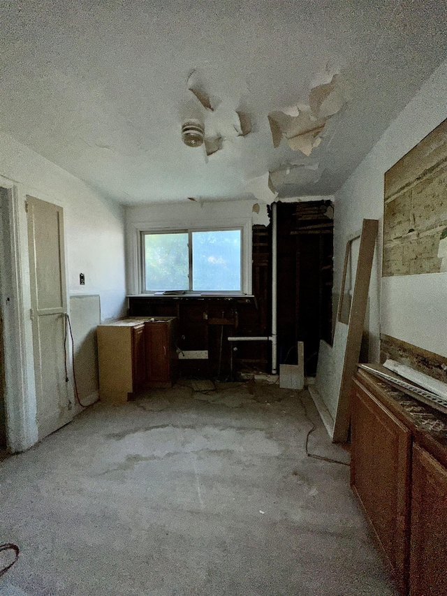 15043 Holmur St, Detroit, MI 48238 - bathroom with a textured ceiling