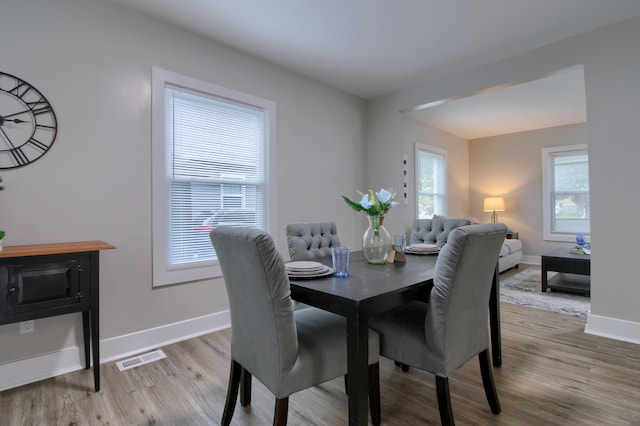 609 W Biddle St, Jackson, MI 49203 - dining area featuring wood finished floors and baseboards