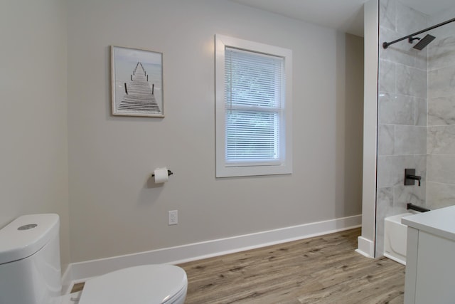 609 W Biddle St, Jackson, MI 49203 - bathroom featuring wood finished floors, vanity, and bathing tub / shower combination