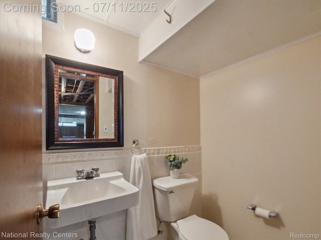 29620 Oakview St, Livonia, MI 48154 - half bathroom with tile walls and ornamental molding