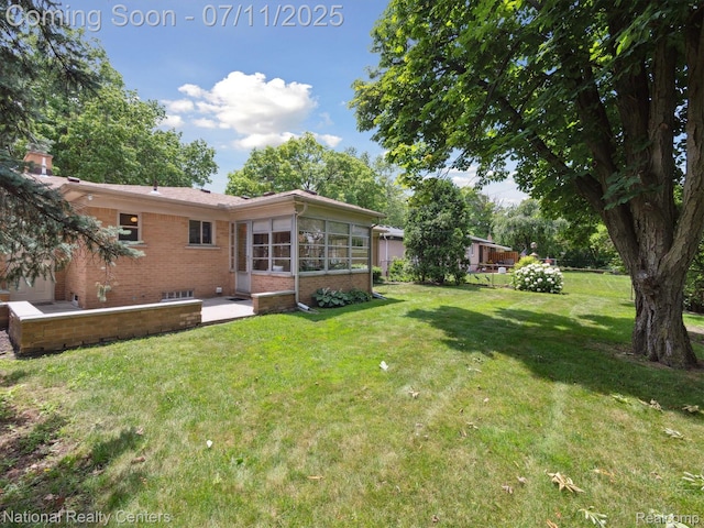 29620 Oakview St, Livonia, MI 48154 - view of grassy yard featuring a sunroom