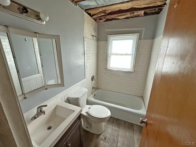 2171 Harold St, Adrian, MI 49221 - full bath featuring wood finished floors, vanity, and tub / shower combination