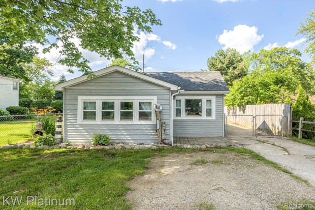 7377 Dogwood Rd, Lexington, MI 48450 - bungalow-style home with a shingled roof and a gate