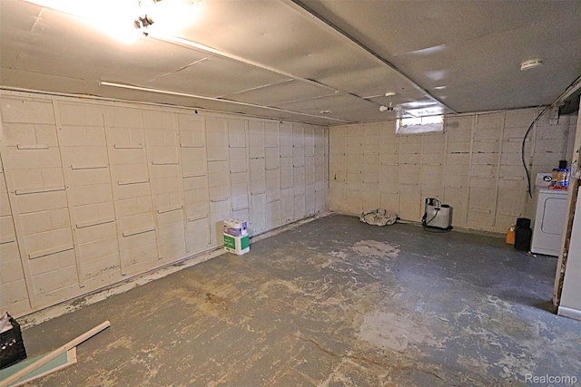 24271 Westhampton St, Oak Park, MI 48237 - unfinished basement with washer / dryer and concrete block wall