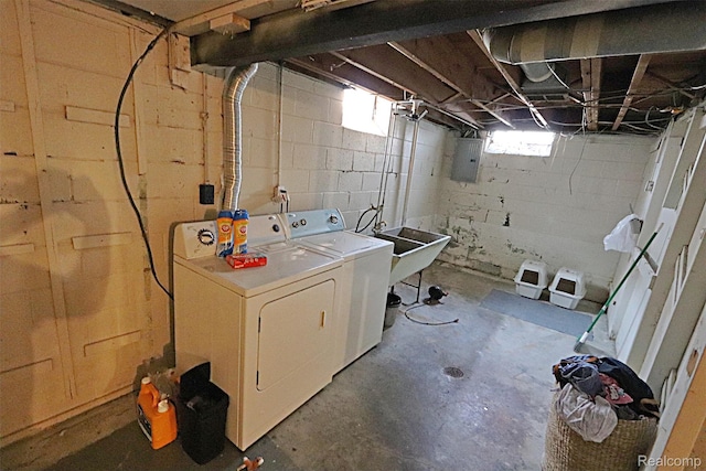 24271 Westhampton St, Oak Park, MI 48237 - laundry area with washing machine and dryer and electric panel