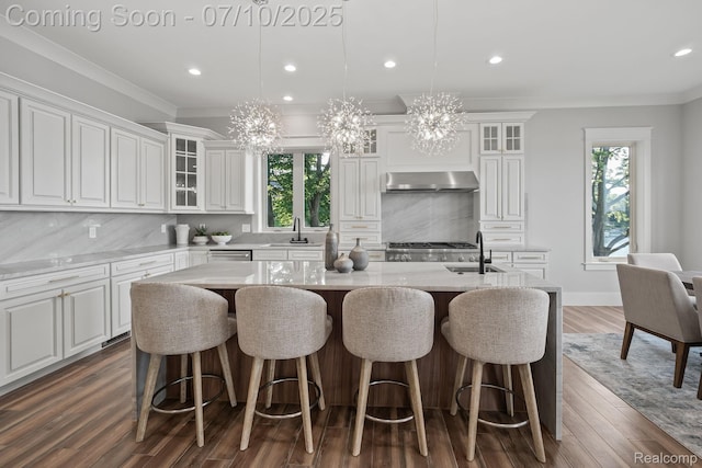 1760 Hamilton Dr, Bloomfield Hills, MI 48302 - kitchen featuring extractor fan, a chandelier, an island with sink, decorative backsplash, and crown molding