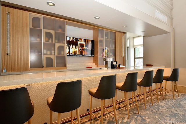 1135 Shelby St Unit 2607, Detroit, MI 48226 - indoor dry bar with recessed lighting