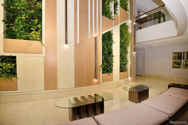 1135 Shelby St Unit 2607, Detroit, MI 48226 - community lobby with a towering ceiling