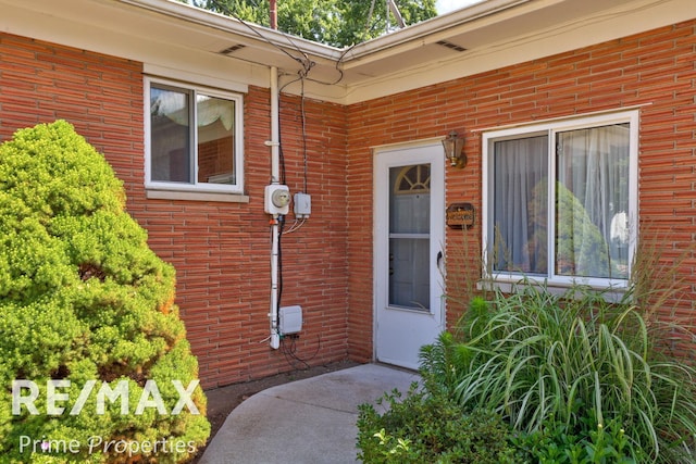 2524 Whitemore Pl, Saginaw, MI 48602 - view of exterior entry with brick siding