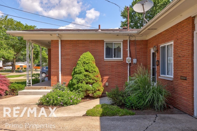 2524 Whitemore Pl, Saginaw, MI 48602 - view of property exterior with brick siding