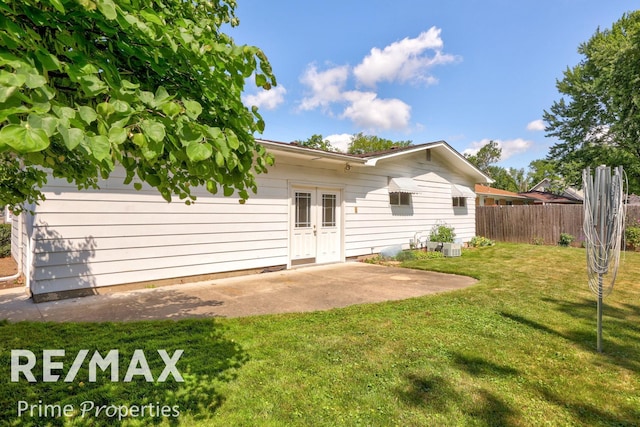 2524 Whitemore Pl, Saginaw, MI 48602 - back of house with a patio area