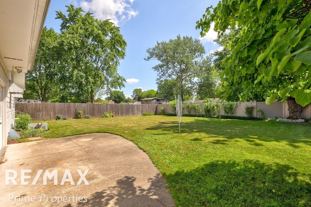2524 Whitemore Pl, Saginaw, MI 48602 - fenced backyard featuring a patio