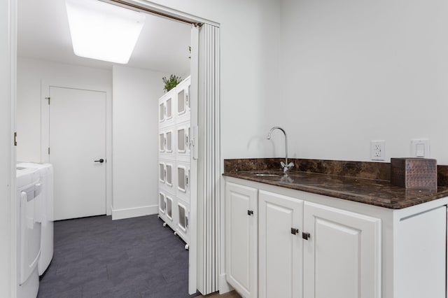295 N Lakeshore Dr, Holland, MI 49424 - washroom with washing machine and dryer and wet bar