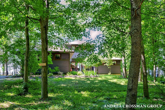 1228 Shore Crest Dr, South Haven, MI 49090 - rear view of house with a yard