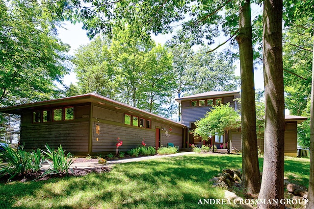 1228 Shore Crest Dr, South Haven, MI 49090 - view of front of house with a front yard