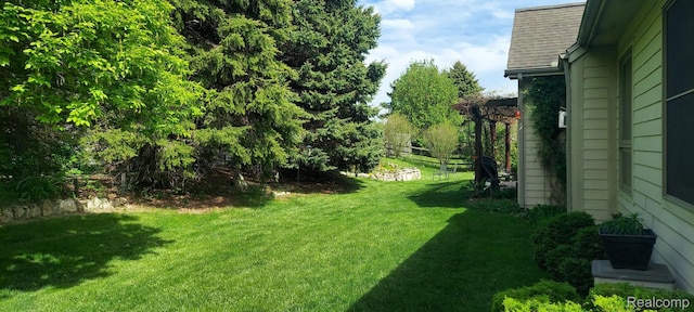 15203 Woodpine Dr, Monroe, MI 48161 - view of green lawn
