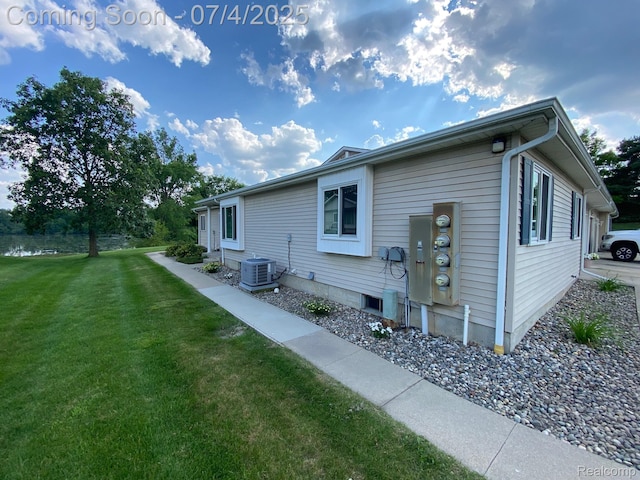 1093 Lake Park Cir Unit 6, Grand Blanc, MI 48439 - view of side of home featuring a cooling unit and a lawn